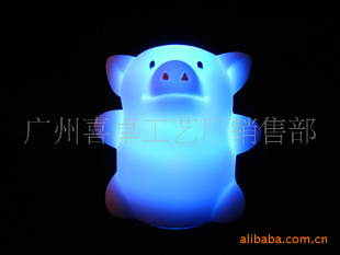 點亮童趣 探索發光玩具的魅力——聚焦發光搪膠PVC注塑公仔產品